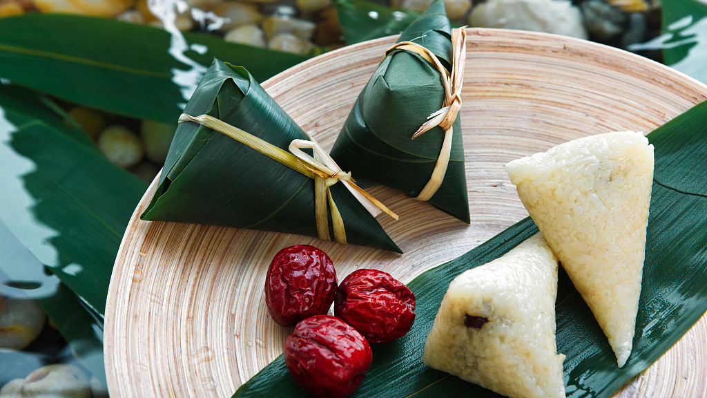 Món ăn phổ biến trong Lễ hội Thuyền rồng là Zongzi